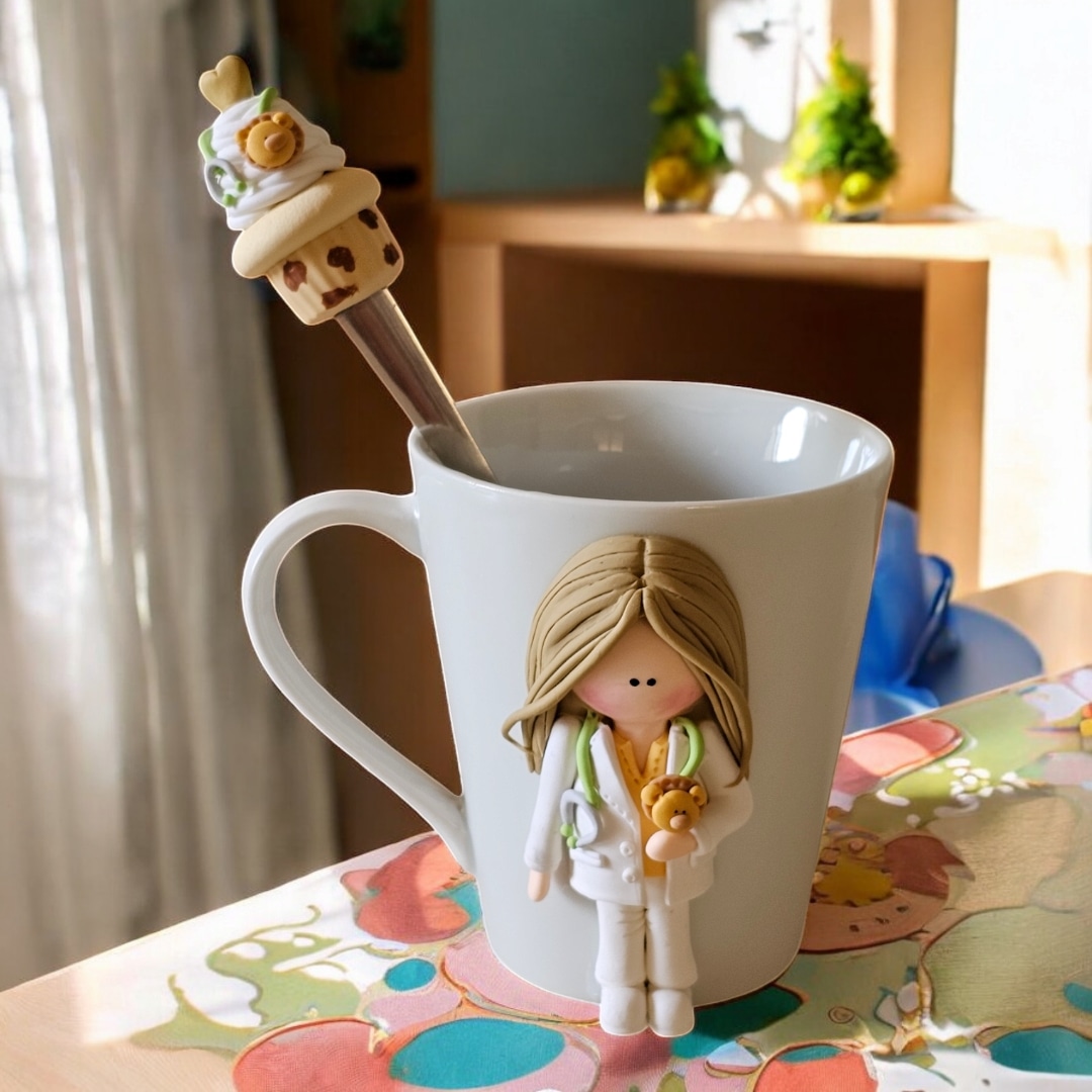 Caneca Boneca Médica Pediatra